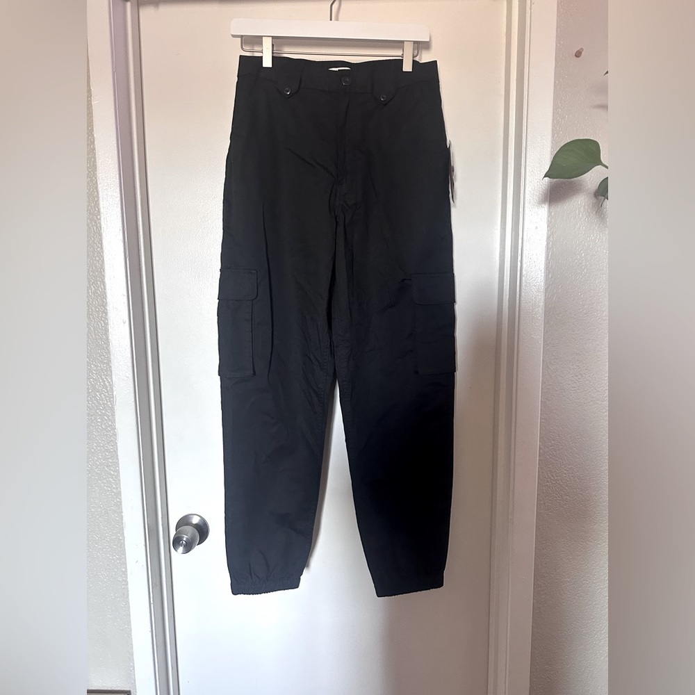 NEVER WORN Women’s Vans cargo joggers